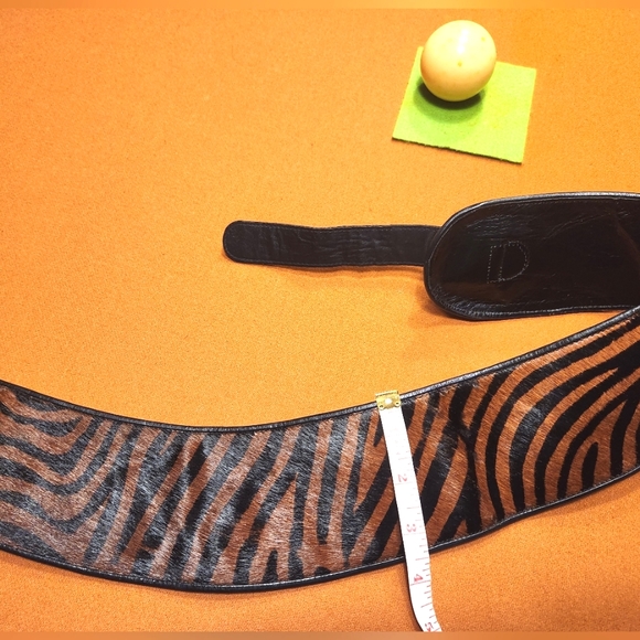 80s YVES SAINT LAURENT Tiger Striped Leather Cowhide Fur Brown Black Wide Belt S - Picture 16 of 16